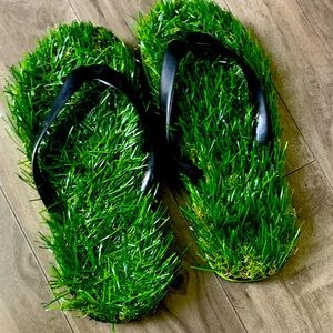 Grass Flip Flops with Black Straps